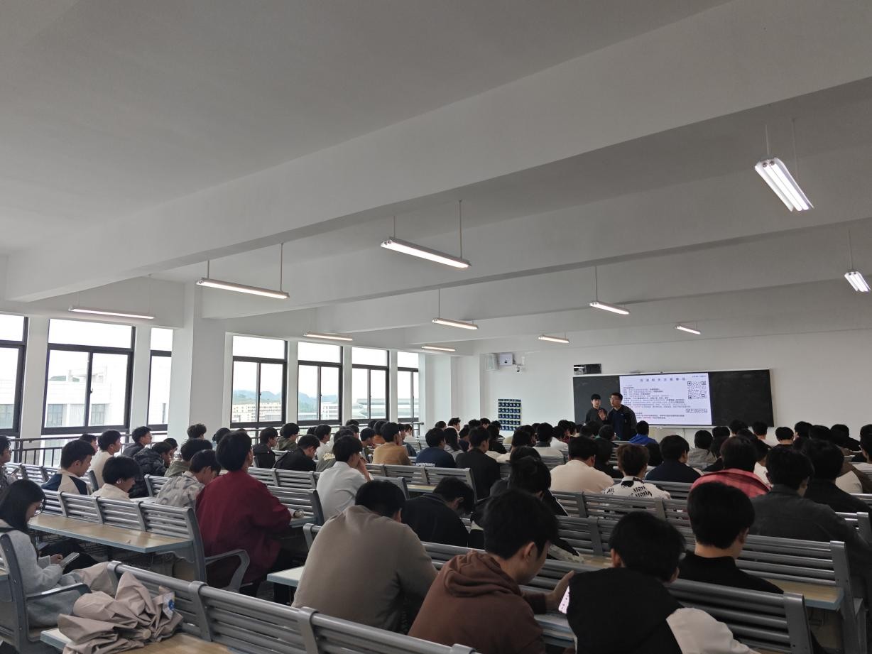 校企联动搭平台 精准匹配促实习：机电工...