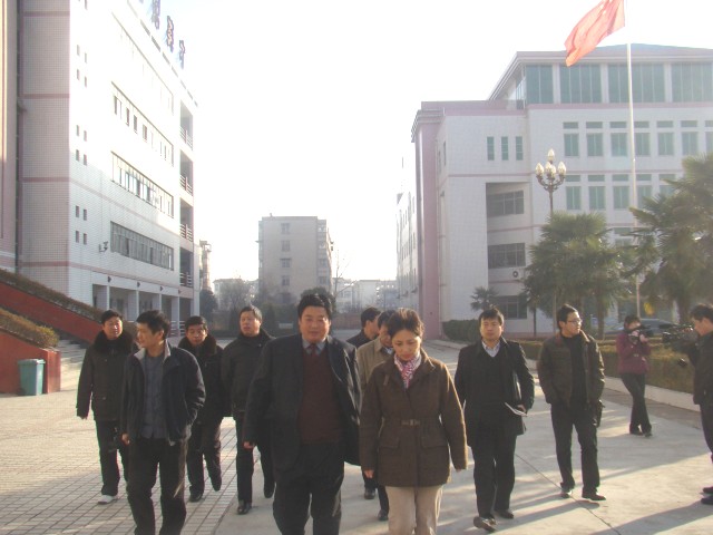 周口市委常委、项城市委书记王宇燕深入到市中专调研指导工作