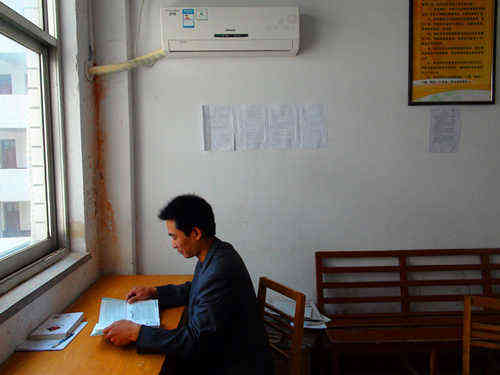 项城中专改善教师办公条件助力教师成长