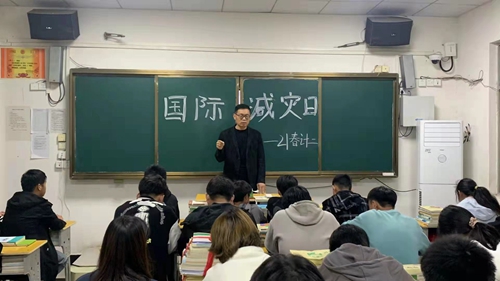 项城中专召开国际减灾日主题班会