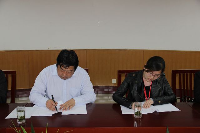 华球与淮安中哲集团隆重举行校企合作签约仪式