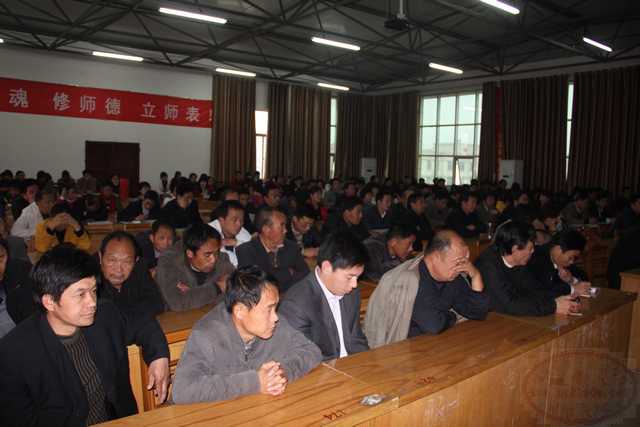 华球认真传达贯彻落实省委九次党代会会议精神