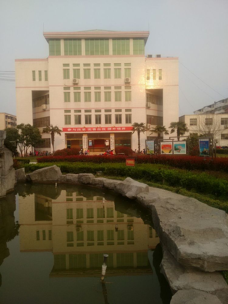 项城中专校园美如画