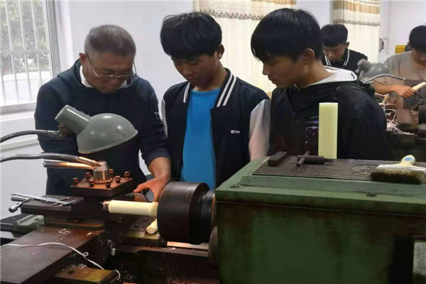 19秋智能班普通车床实习圆满结束