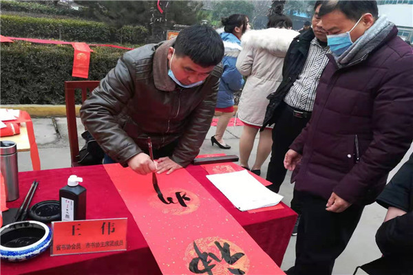 喜迎新春送春联 丹青翰墨尽芬芳 ——华球开展“书法艺术进校园”活动