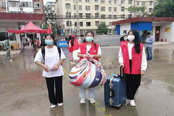 新起点，新希望  项城中专迎新生报到活动