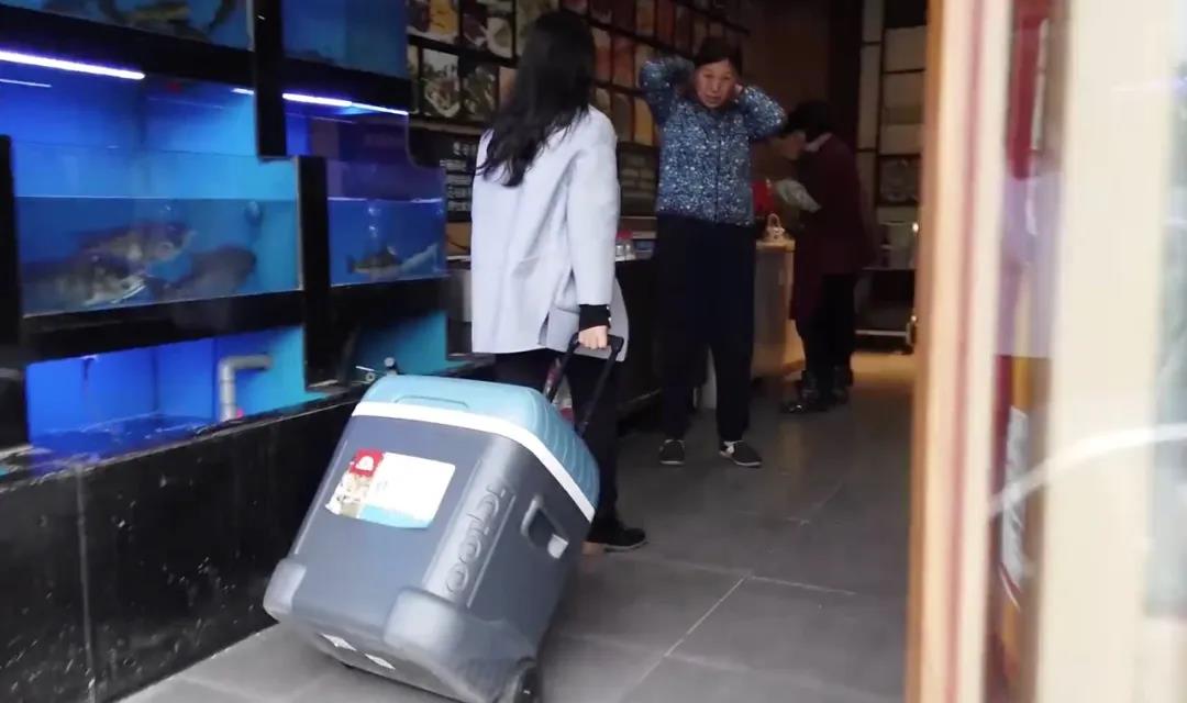 不用公筷有什么后果？疾控专家做了个对比，结果惊人…