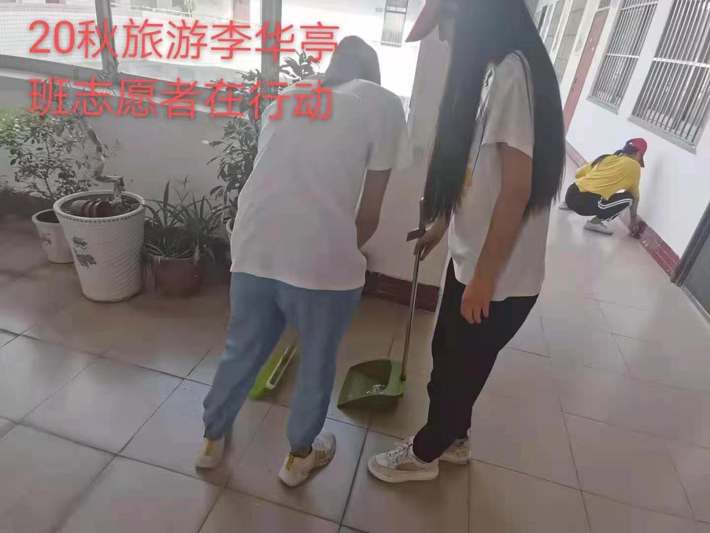 校园里的风景线——小红帽自愿者