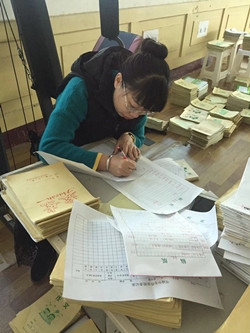 语文组进行作业、教案检查