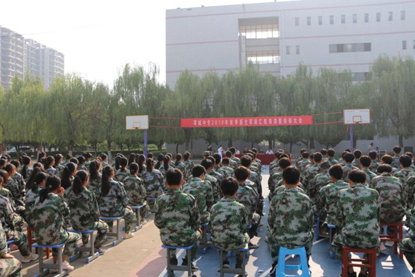 新生军训， 青春飞扬
