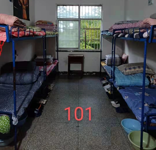 我校开展学生宿舍安全、卫生整治行动