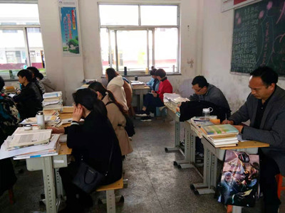 语文组举行“推门听课”教研活动一