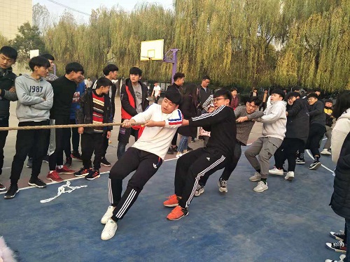 德育组教师参加校学生冬季运动会