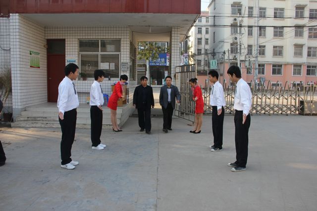 雄壮威武国旗护卫队　飒爽英姿校园礼仪队