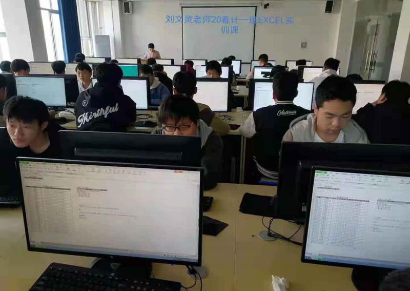 项城中专举行2021下半年听课评课活动