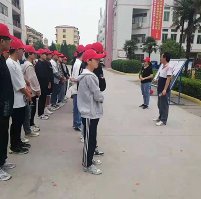 项城中专“创卫有我”志愿者活动之19秋计三班