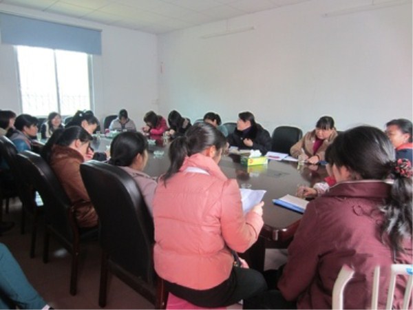 华球开展庆“三八”妇女节活动座谈会