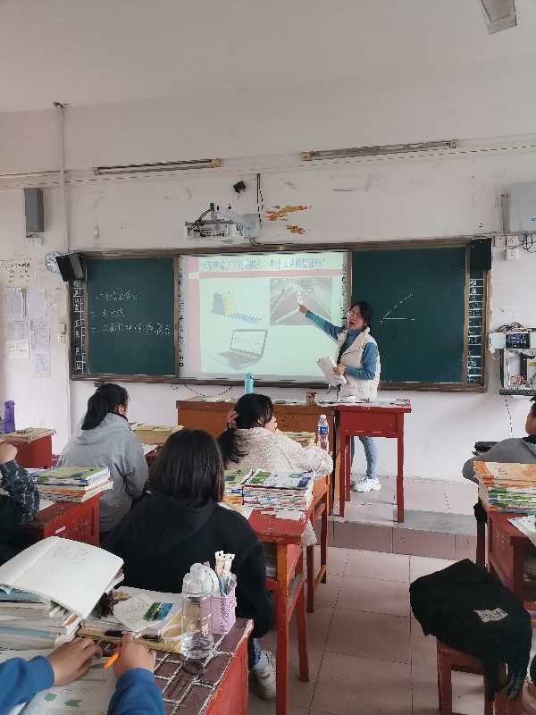 齐心协力共交流，听课评课促成长(2)