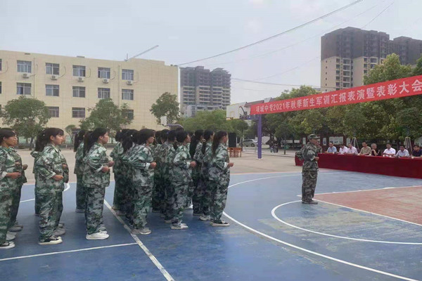 迷彩军训，青春无悔