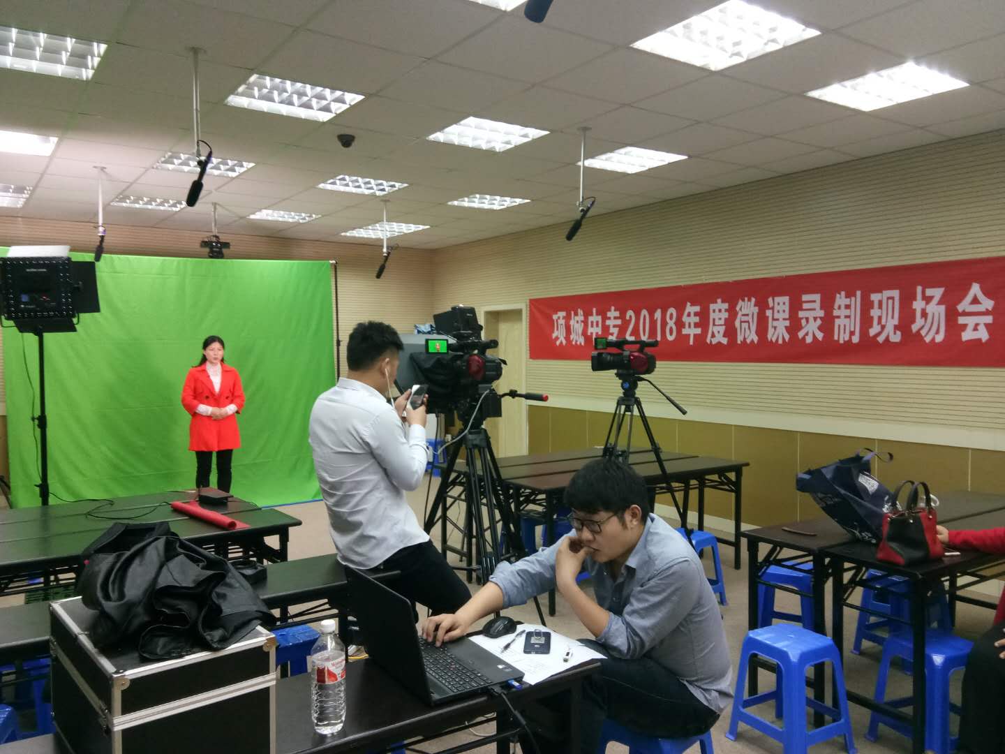 我组教师李珍祯参加微课录制