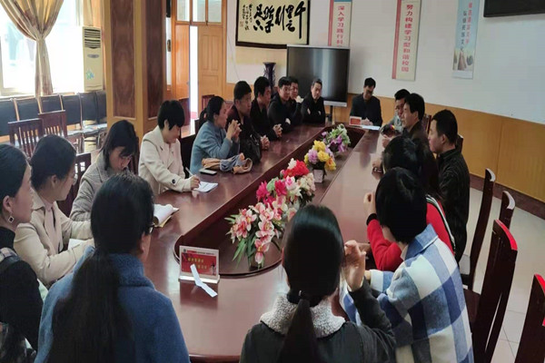 数学组业务会：加强课堂教学管理