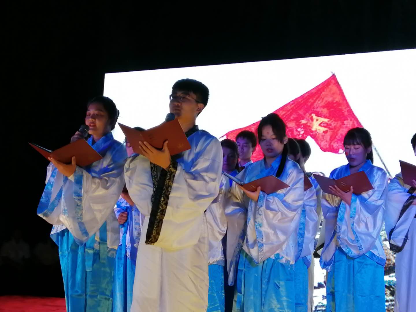 项城中专师生“庆国庆、迎中秋”晚会