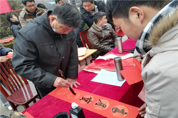 喜迎新春送春联 丹青翰墨尽芬芳 ——华球开展“书法艺术进校园”活动
